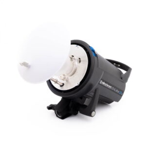 Elinchrom D-Lite 2 it-2 Elinchrom D-Lite 2 it - Käytetty studiostrobovalaisin, jossa on valkoinen heijastinlautas, on kulmautettu kiinnikkeellä valkoista taustaa vasten.