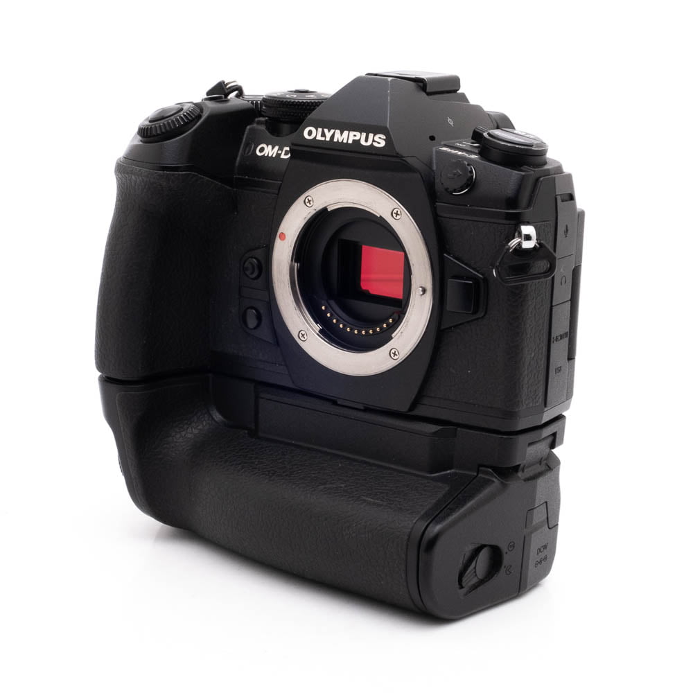 Olympus OM-D E-M1 Mark II + akkukahva (SC 15000) - Käytetty