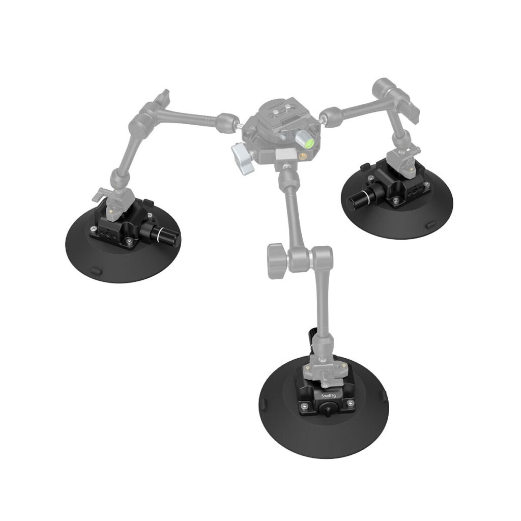 SmallRig_6_Suction_Cup_Camera_Mount_4114_003 SmallRig 4114 Suction Cup 6" kamerakiinnikkeellä sisältää kolme säädettävää mustaa imukuppia, jotka on yhdistetty nivellettävillä metallivarret, luoden jalustan kaltaisen tuen; jotkut puoliksi läpinäkyvät varren osat korostavat säädettävyyttä.