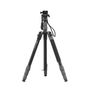 Smallrig 3760 SmallRig 3760 Video Tripod CT180, jossa on säädettävät jalat ja vaahtomuovikahva, seisoo pystyssä valkoisella taustalla.