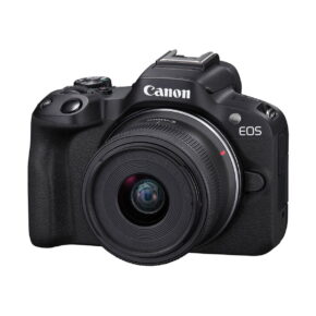 canon_r50_18-45mm_02 The Canon EOS R50 digital camera with the RF-S 18-45mm F4.5-6.3 IS STM lens is photographed forward against a white background.