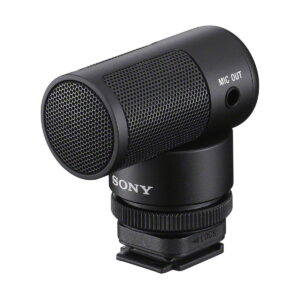 sony_ecm-g1_04 Sony ECM-G1Z on kompakti, musta langaton mikrofoni, jossa on verkkosäleikkö, "MIC OUT"-merkintä ja kuumakenkäkiinnitys kameroihin tai yhteensopiviin laitteisiin kiinnittämistä varten.