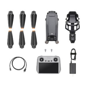 DJI_Mavic_3_Pro_003 DJI Mavic 3 Pro + DJI RC Ohjain -lennokkipakkaus, jossa on kokoontaitettu lennokki, kuusi potkuria, kaukosäädin, kaksi ohjainta, USB-C-latauskaapeli, virtalähde ja potkurin suojus siististi järjestettynä valkoiselle taustalle.