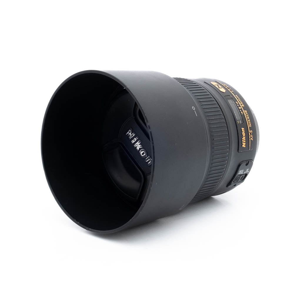 Nikon 85mm f14G-3-2 Nikon AF-S Nikkor 85mm f/1.4 G (sis.ALV24%) - Käytetty