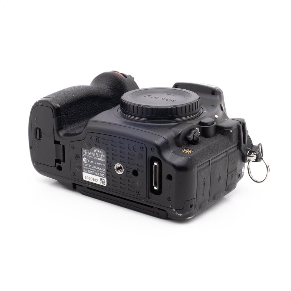 Nikon D850 0682-1 Nikon D850 (SC 73500, sis.ALV25,5%) - Käytetty
