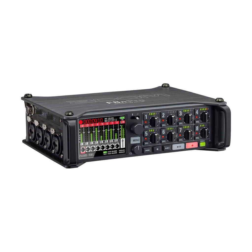 Zoom_f8nPro_001 Zoom F8n Pro 8-tulo / 10-raitainen moniraitainen kenttätallennin sisältää useita tuloportteja, säätönupit, painikkeet ja LED-näytön etupaneelissa äänitasojen ja asetusten seurantaa varten.