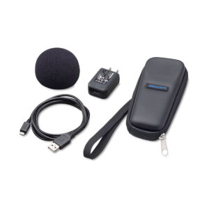Zoom_sph-1n Zoom SPH-1n - Varustepaketti H1 Tallentimelle sisältää mustan vaahtomuovisen tuulisuojan, USB-kaapelin, seinäadapterin ja mustan vetoketjullisen kantolaukun, jossa on rannehihna valkoisella pohjalla.