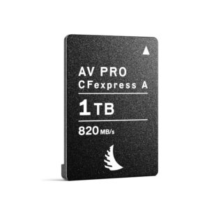cfexpress_type_a_1tb_angelbird_01 ANGELBIRD CFexpress AV PRO R820/W730 (A-tyyppi) 1TB:n muistikortti, jonka nopeus on 820 MB/s, näkyy pystyasennossa valkoisella pohjalla.