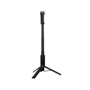 hakuba_02 Hakuba Multi Tripod Black -jalustassa on kolme kokoontaitettavaa jalkaa ja teleskooppinen keskipylväs, joka on kuvassa täysin ulosvedettynä valkoista taustaa vasten.