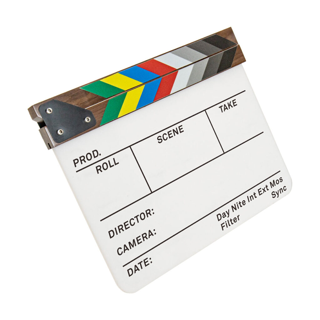 Kupo_KCB-1514_Clap_Board_15x14cm_002 Kupo KCB-1514 Clap Board (15x14 cm) on valkoinen filmin taputuslauta, jossa on monivärinen taputuskeppi ja tyhjät kentät rullaa, kohtausta, ottoa, ohjaajaa, kameraa ja päivämäärää varten.