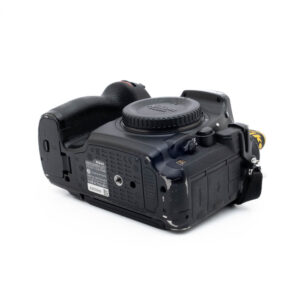 Nikon D850 3045-1 Nikon D850 (SC 210000, sis.ALV24%) - Käytetty