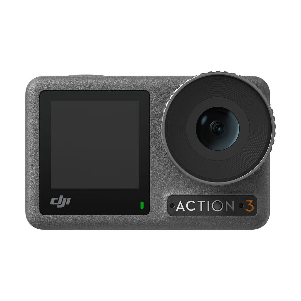 DJI_Osmo_Action_3_Standard_Combo_002 DJI Osmo Action 3 Standard Combo -actionkamera -mallin etukuvassa näkyy harmaa runko, jossa on laaja linssi oikealla, pieni näyttö vasemmalla ja näkyvä Action 3 -brändi.