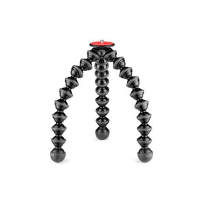 JOBY GorillaPod 3K Pro JOBY GorillaPod 3K Pro Jalusta Musta on joustava musta kolmijalkainen kolmella segmentoidulla, taivutettavalla jalalla ja punaisella kiinnityslevyllä varustettu kolmijalka, joka on kuvassa valkoisella pohjalla.