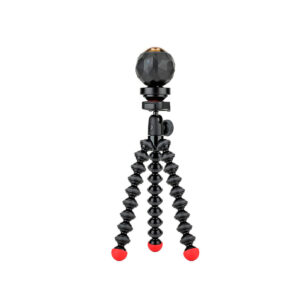 JOBY GorillaPod Action1 JOBY GorillaPod Action GoPro Jalusta on kompakti musta joustava kolmijalkainen jalusta, jossa on kolme segmentoitua jalkaa, joissa on punaiset kärjet ja jotka tukevat kameraa tai lisävarusteita, kuvassa valkoista taustaa vasten.