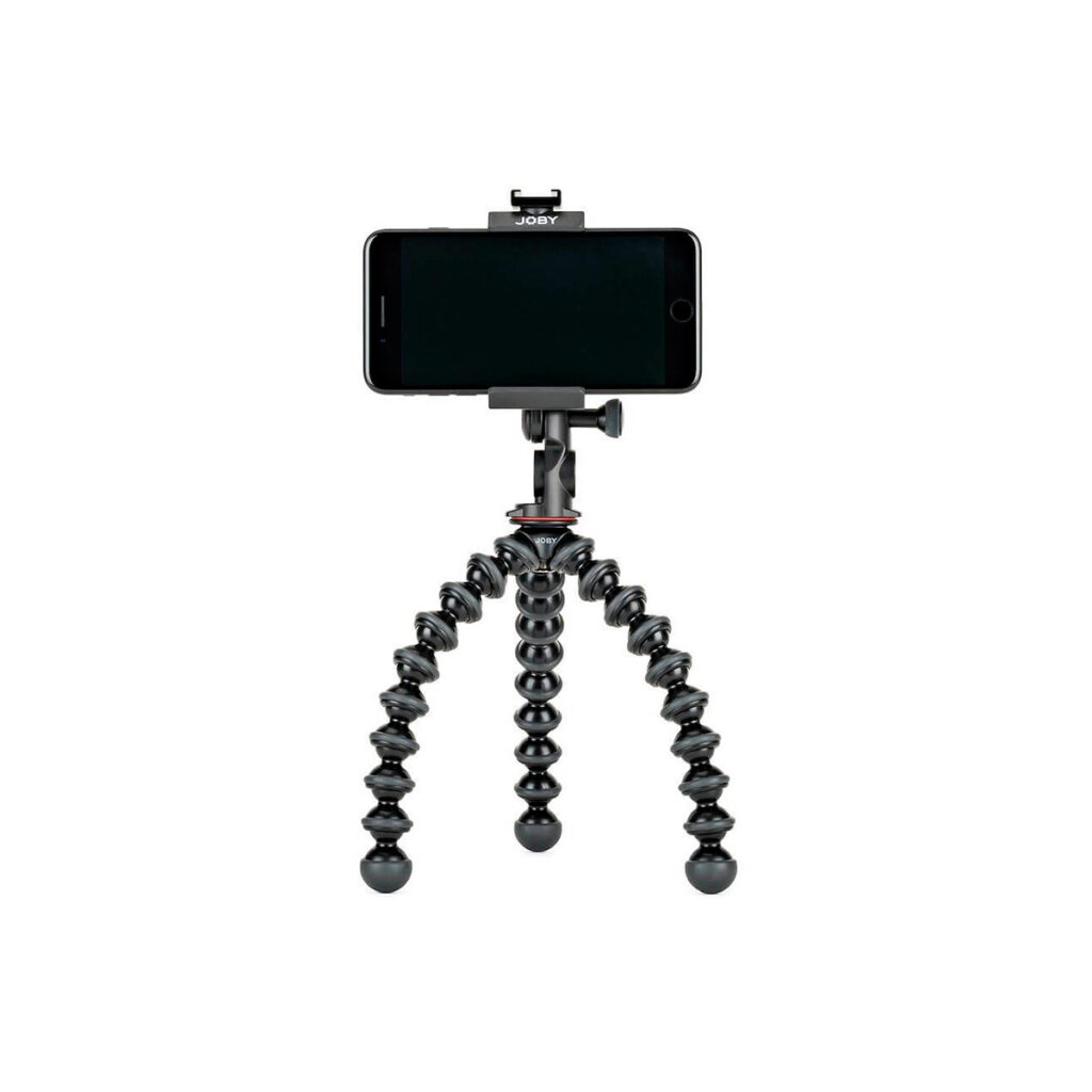 JOBY GripTight PRO 2 GorillaPod JOBY GripTight PRO 2 GorillaPod Jalustakit Puhelimelle pitää älypuhelinta vaakasuorassa joustavien, mustien taipuvien jalkojensa varassa valkoista taustaa vasten.
