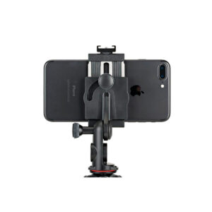 JOBY GripTight PRO 2 GorillaPod6 JOBY GripTight PRO 2 GorillaPod -jalusta pitää älypuhelinta vaakasuorassa mustassa säädettävässä kiinnikkeessään, kun sitä katsotaan takaa valkoista taustaa vasten.