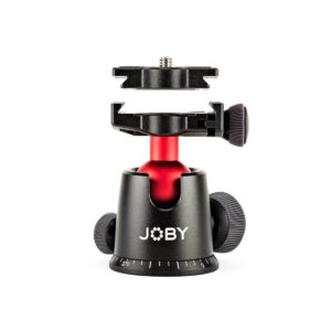 Joby-BallHead-5K-3 Joby BallHead 5K -kuulapäässä on musta ja punainen muotoilu, säädettävät nupit ja pikakiinnityslevy, kuvassa valkoisella pohjalla.