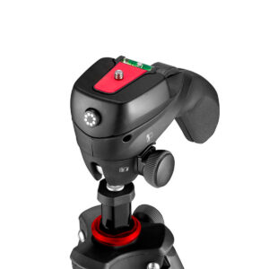 Joby-Compact-Action-3K-5 Close-up of the Joby Compact Action 3K tripod head, black and red, with adjustment knobs, built-in bubble level and quick release plate, mounted on a tripod base against a white background.