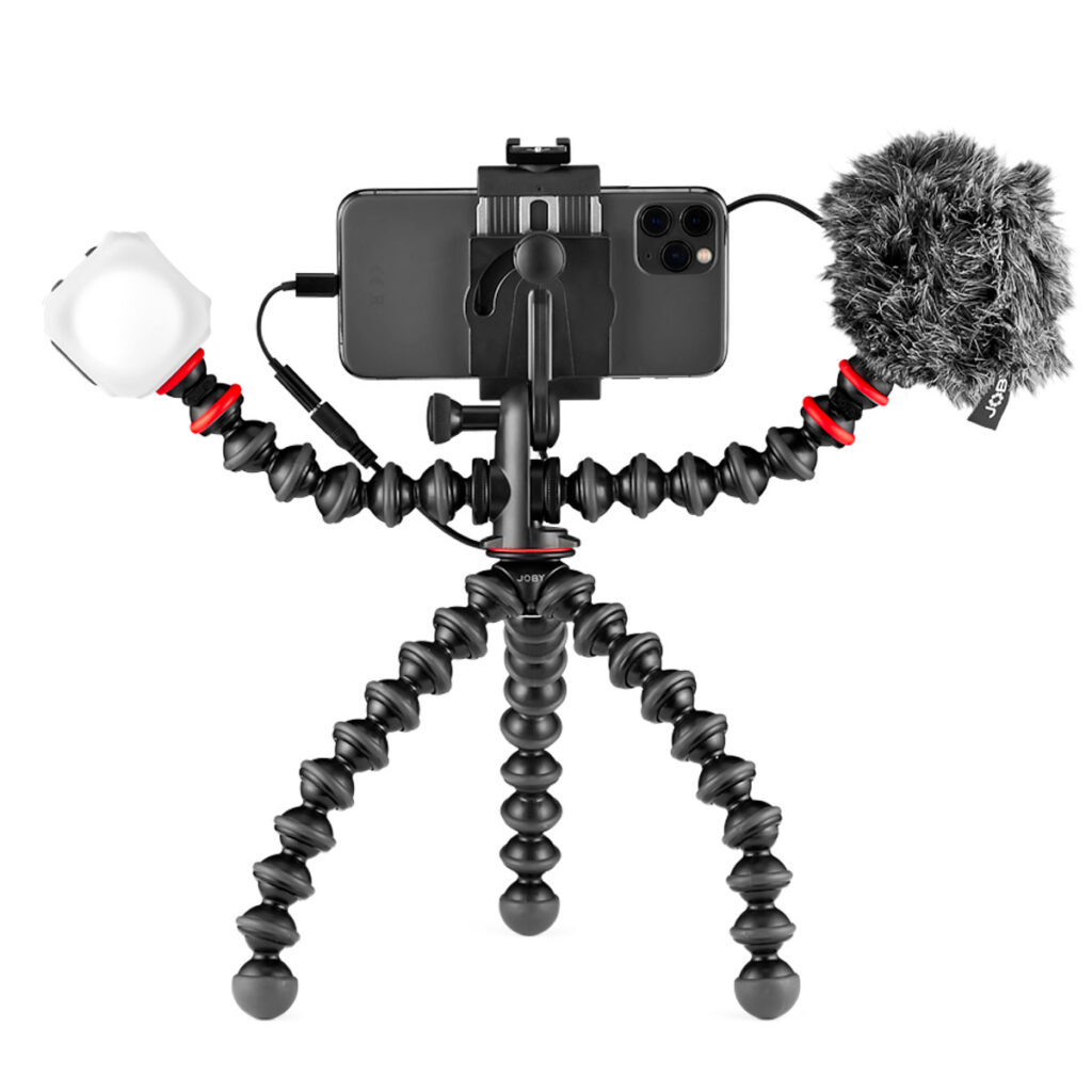 Joby-GorillaPod-Mobile-Vlogging-Kit-4 Joby GorillaPod Mobile Vlogging Kit pitää älypuhelinta, jonka joustaviin varsiin on kiinnitetty LED-valo ja karvainen mikrofoni, joten se on ihanteellinen mobiiliin videokuvaukseen tai sisällön luomiseen.