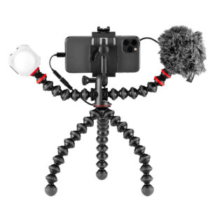Joby-GorillaPod-Mobile-Vlogging-Kit-4 Joby GorillaPod Mobile Vlogging Kit pitää älypuhelinta, jonka joustaviin varsiin on kiinnitetty LED-valo ja karvainen mikrofoni, joten se on ihanteellinen mobiiliin videokuvaukseen tai sisällön luomiseen.