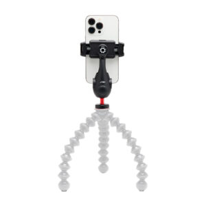 Joby-GripTight-Pro-3-3 Älypuhelin asennettuna pystyasentoon Joby GripTight Pro 3 Phone Mount -puhelinpidikkeeseen, jossa on joustavat, taivutettavat jalat, valkoista taustaa vasten.