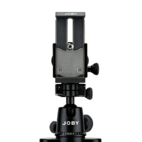 Joby-GripTight-Pro-Phone-Mount Mustaa Joby GripTight Pro Phone Mount -puhelinpidikettä, jossa on säädettävät nupit ja pystysuora puhelin- tai kamerapidike, näytetään valkoista taustaa vasten.