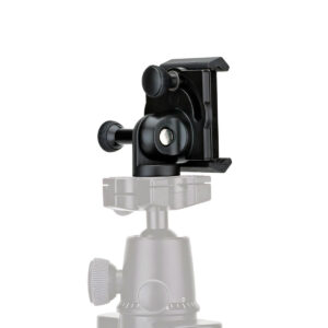 Joby-GripTight-Pro-Phone-Mount-3 Lähikuva Joby GripTight Pro Phone Mount -puhelinkiinnikkeestä, jossa on säätönupit, kiinnitettynä hämärtyneeseen hopeiseen jalustapäähän valkoista taustaa vasten.