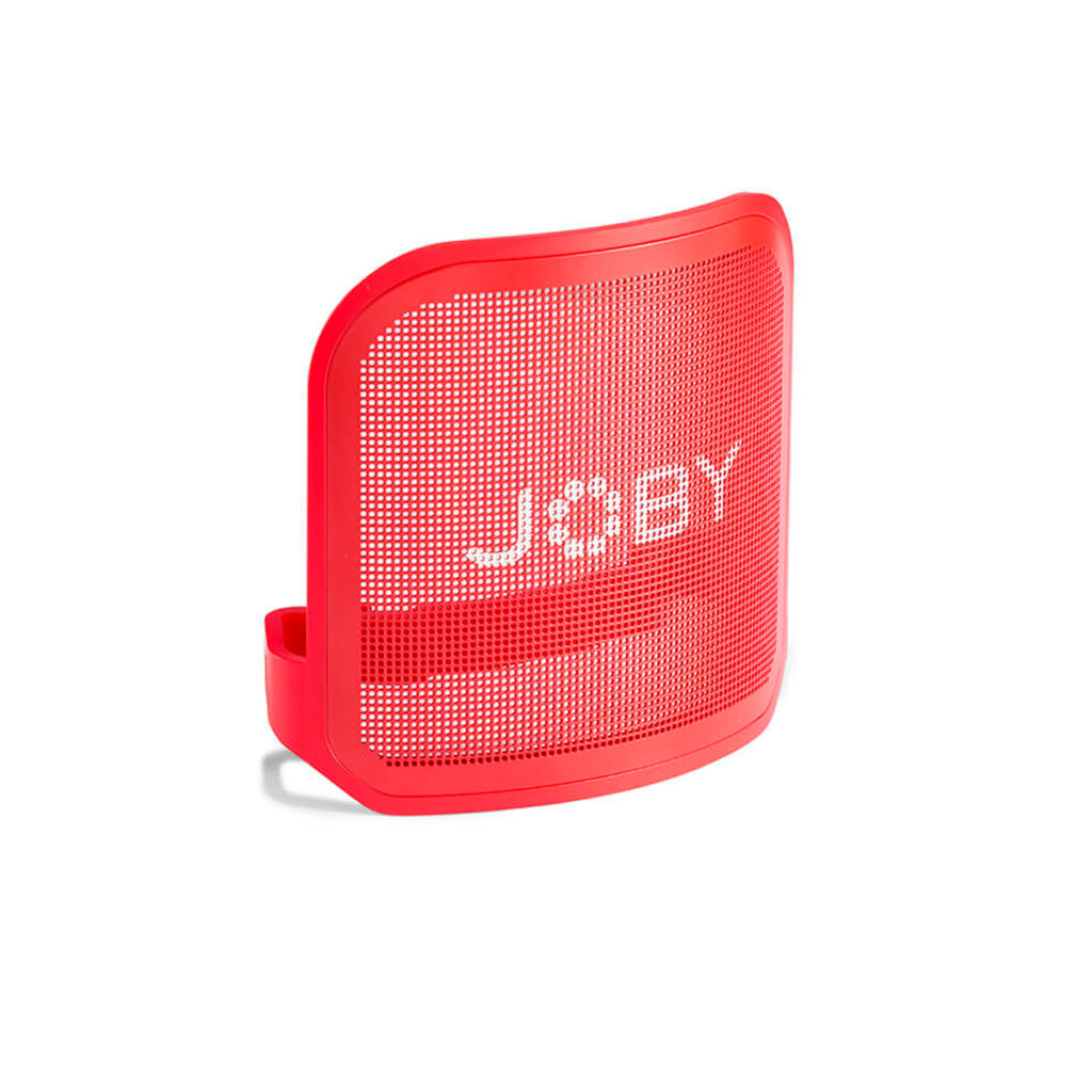 Joby-POD-Pop-Filter Punainen, verkkomainen Joby POD Pop -suodatin, jossa on pyöristetyt reunat ja valkoiset kirjaimet "JOBY", näkyy kannettavana lisävarusteena valkoisella pohjalla.