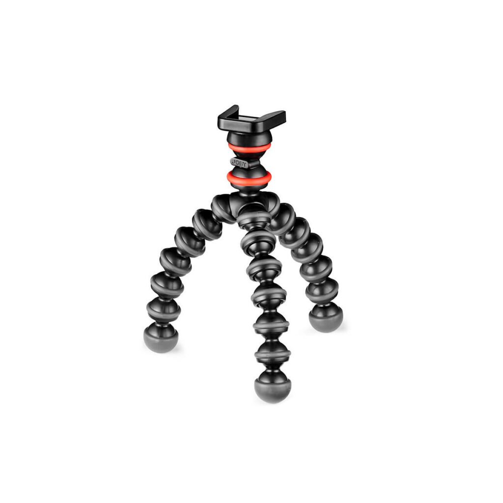 Joby Starter Kit GorillaPod2 JOBY GorillaPod Starter Kit on joustava mustapunainen kolmijalkainen jalusta, jossa on kolme taivutettavaa, segmentoitua jalkaa ja puhelimen pidike, kuvassa pystyasennossa valkoisella pohjalla.