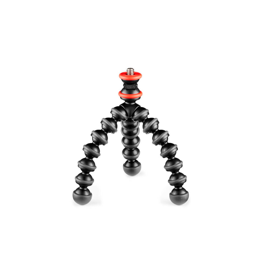 Joby Starter Kit GorillaPod5 JOBY GorillaPod Starter Kit on kompakti, joustava musta kolmella segmentoidulla jalalla ja punaisella kiinnikkeellä varustettu kolmijalkainen kolmijalka, joka sopii täydellisesti kameroiden tai älypuhelinten tukemiseen.
