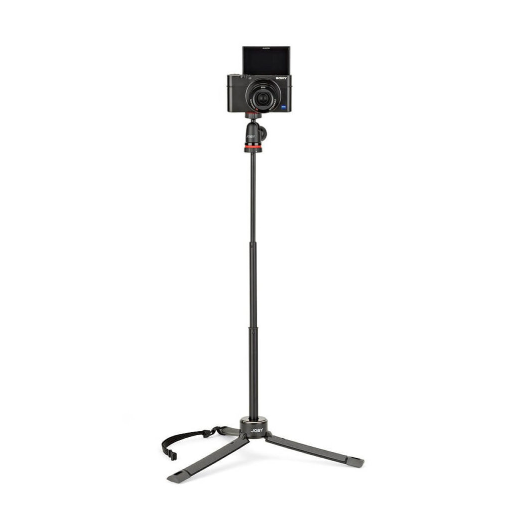 Joby-TelePod-Pro-Kit-5 Joby TelePod Pro Kit, digitaalikameran kolmella leveällä, vakaalla jalalla, säädettävällä korkeudella ja rannehihnalla varustettu kolmijalka, eristettynä valkoisella taustalla.