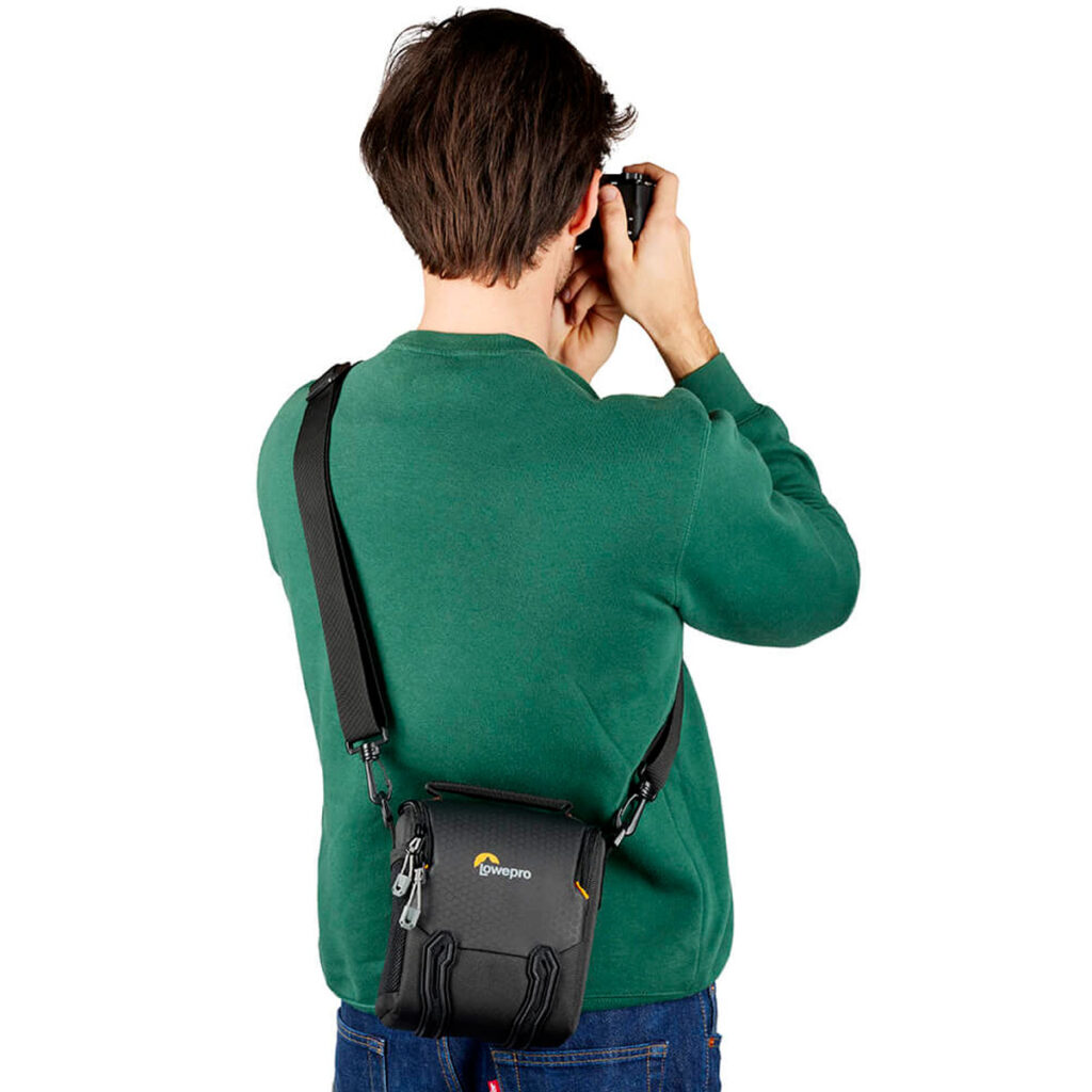 Lowepro-Adventura-SH-120-III-8 Lowepro Adventura SH 120 III compact camera bag