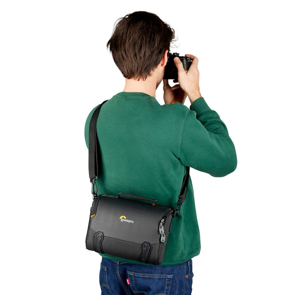 Lowepro-Adventura-SH-140-III-7 Lowepro Adventura SH 140 III -kompaktilaukku