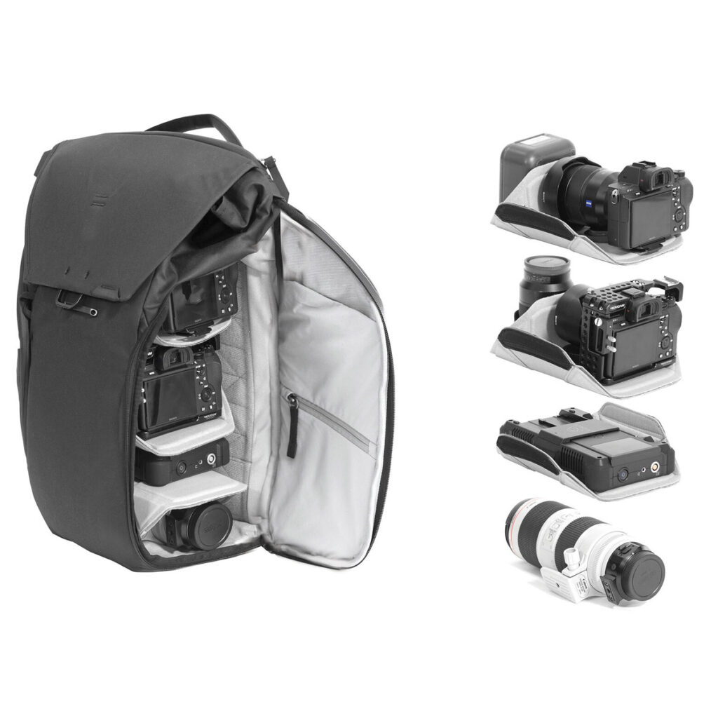 Peak-Design-Everyday-Backpack-v2-30l-charcoal-4 Peak Design Everyday Backpack v2 30L -kamerareppu, tummanharmaa on auki ja paljastaa lokerot, joiden sisällä on kameroita ja objektiiveja. Neljä muuta kameraa ja objektiivia näkyy erikseen pehmustetuissa väliseinissä oikealla.