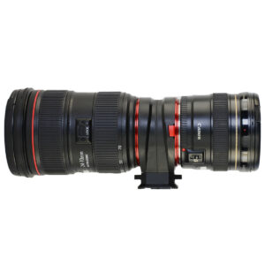 Peak Design Lens Kit - Canon EF, jossa on musta kotelo, punaiset renkaat, zoomin lukituskytkin ja jalustan kiinnityskaulus, vaakasuorassa valkoisella pohjalla.