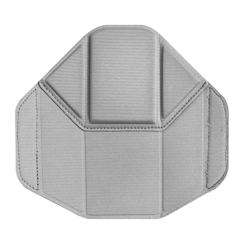 Peak-Design-spareparts-sling-v2-6L-divider-gray-1 Peak Design Spareparts V2 - Everyday Sling 6L - V2 Divider Cool Grey on vaaleanharmaa, suorakulmainen kangasorganisaattori, jossa on ommellut saumat, useita jaettuja osioita, hieman kulmikkaat sivut ja kuvioitu pinta pienten esineiden säilytykseen.