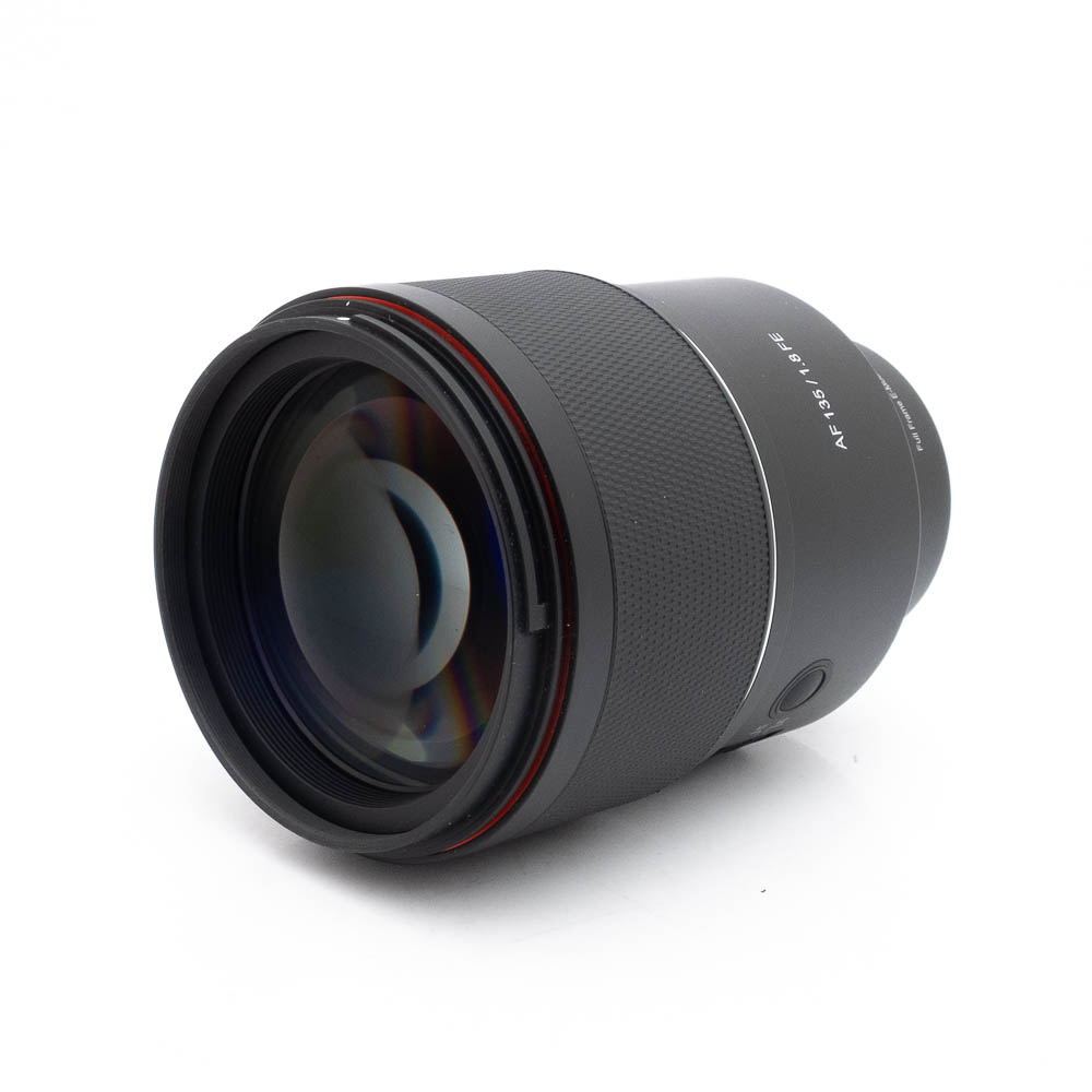 Samyang 135mm f18 Sony-2 Samyang AF 135mm f/1.8 Sony (Kunto K5, Takuu 12kk) - Käytetty
