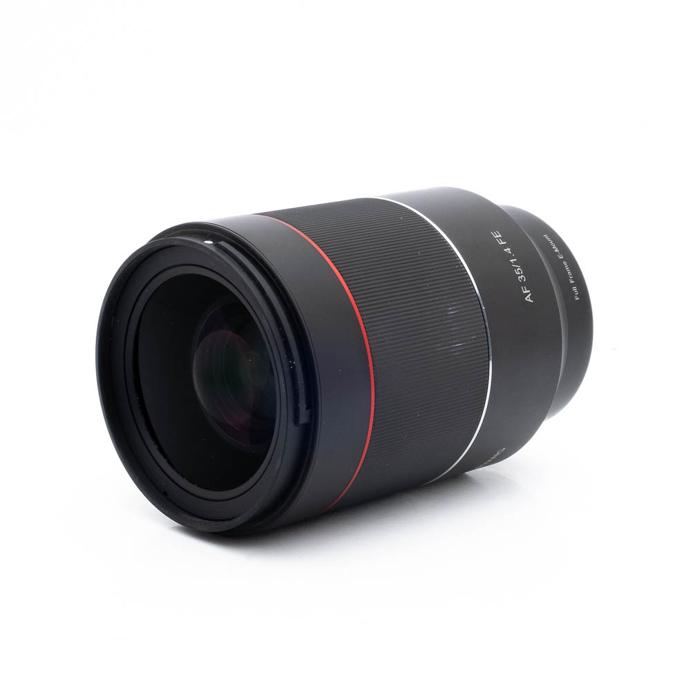 Samyang 35mm f14 Sony-2 Samyang AF 35mm f/1.4 Sony FE (sis.ALV24%) - Käytetty