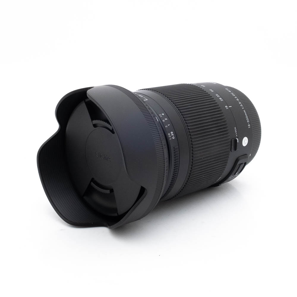 Sigma 18-300mm f35-63 DC Canon-3 Sigma 18-300mm f/3.5 - 6.3 DC OS Canon EF-S (sis.ALV24%, Kunto K5) - Käytetty