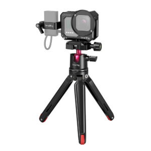 SmallRig-113 SmallRig 113 Vlog Kit GoPro Hero 8:lle sisältää kompaktin toimintakameran ulosvedettävällä jalustalla, jossa on sivulle kiinnitettävä lisävaruste ja useita säätönuppeja joustavaa asennusta varten.