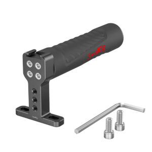 SmallRig-1446-5 SmallRig 1446 Top Handle (Rubber), mustaa ja hopeaa, jossa on kuvioitu kahva, on kuvassa valkoisella pohjalla kahden ruuvin ja L-muotoisen kuusiokoloavaimen vieressä.