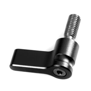 SmallRig-1566-2 Lähikuva SmallRig 1566 Black Ratchet Wingnut M5-kierteellä, mekaaniseen tai teolliseen käyttöön suunniteltu musta metallivipu valkoista taustaa vasten.