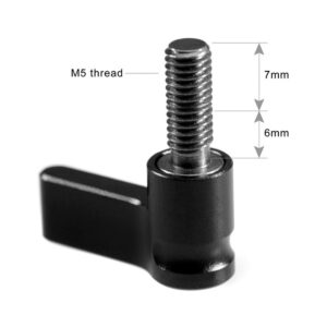 SmallRig-1566-3 SmallRig 1566 Black Ratchet Wingnut -mutterissa on musta metallinen vipuruuvi, jossa on M5-kierre, 7 mm:n avoin kierre ja 6 mm:n akseli kierreosan alapuolella.