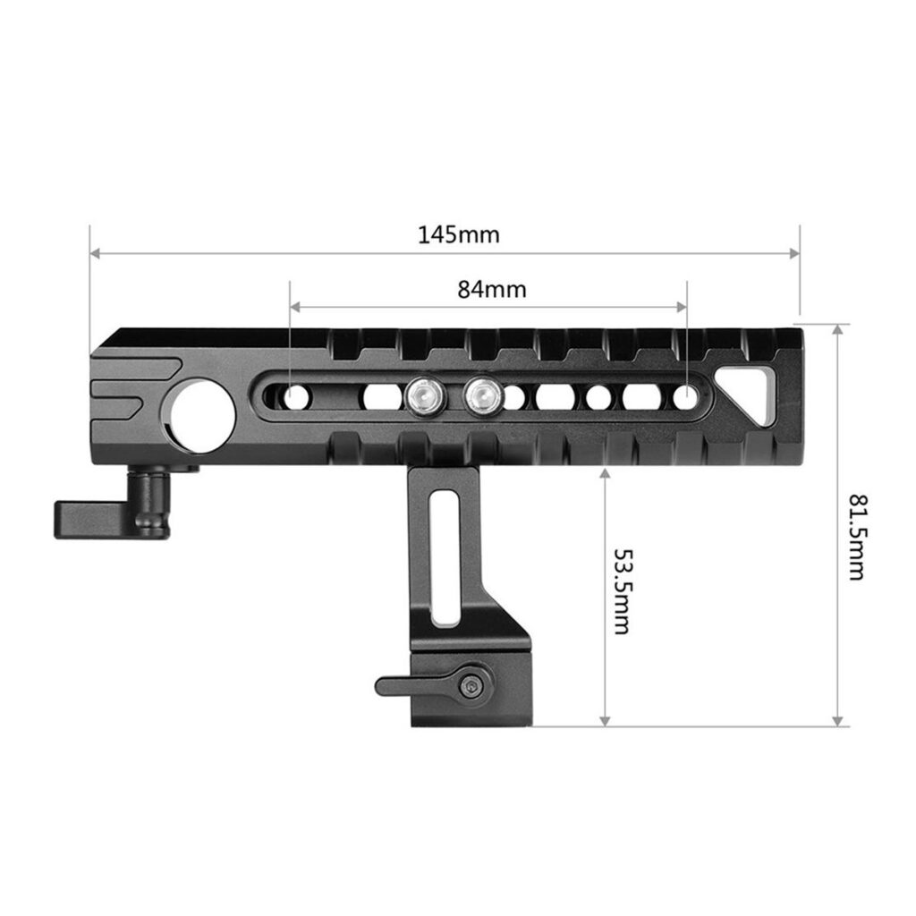 SmallRig 1688 Handle QR Cheese on musta metallinen kameran lisävarustekannatin, jonka pituus on 145 mm, keskisegmentti 84 mm, pystytuki 53,5 mm ja korkeus 81,5 mm. Siinä on kiinnitysreiät ja säädettävä nuppi.