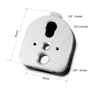 SmallRig-1855-3 SmallRig 1855 QR Mount Device S-Lock on hopeinen metallilevy, joka on 43 mm korkea ja 35 mm leveä ja jossa on kolme merkittyä kierrereikää (1/4", M2.5, 3/8"), avaimenreikä ja kaksi pienempää pyöreää reikää.