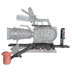 SmallRig-2045-3 SmallRig 2045 Pro Accessory Kit Sony FS7/FS7II:lle sisältää suuren objektiivin, yläkahvan, ulkoisen monitorin, mattapakkauksen, haulikkomikrofonin, tangot ja puisen sivukahvan - edistynyt kokoonpano ammattimaiseen videotuotantoon.