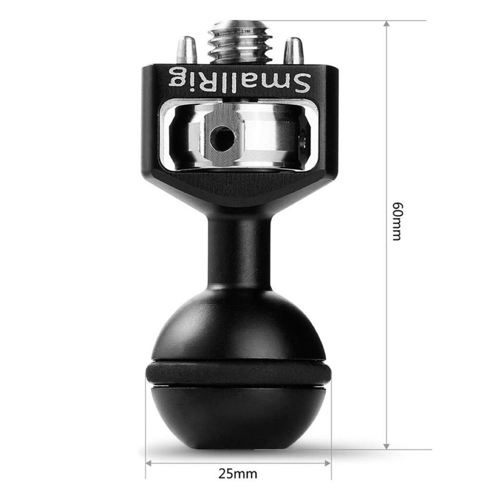 SmallRig-2114-4 SmallRig 2114 -kuulapää, jossa on ARRI-paikannustapit, musta, on 60 mm korkea ja 25 mm leveä. Siinä on pallonivel pohjassa ja kierreliitäntä yläosassa, kuvassa valkoisella pohjalla ja merkittyjen mittojen kanssa.