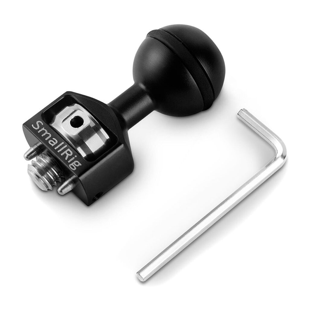 SmallRig-2114-54 SmallRig 2114 -kuulapää, jossa on ARRI-paikannustapit ja ruuvi, näkyy hopeisen kuusiokoloavaimen vieressä valkoisella pohjalla.