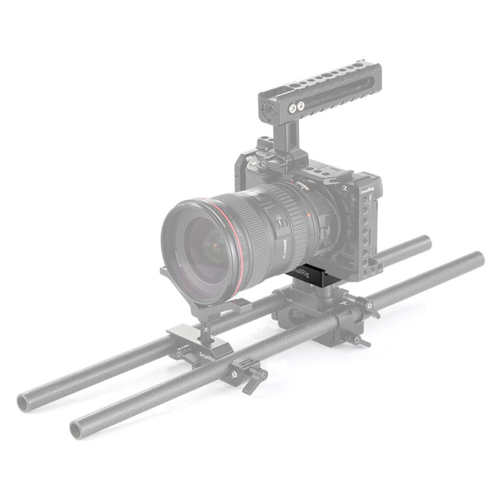 SmallRig-2280-2 Ammattikäyttöön tarkoitettu kameralaitteisto, jossa on kaksi pitkää tankoa, yläkahva ja mattapintainen laatikko, näyttää korostetun SmallRig 2280 QR Clamp & Plate Arca -kiinnikkeen; kaikki muut varusteet on häivytetty korostuksen vuoksi.