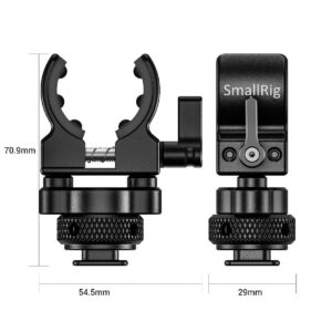 SmallRig-2352-3 SmallRig 2352 Shotgun Mic Holder (Cold Shoe) on kuvassa edestä ja sivulta, ja sen mitat ovat 70,9 mm korkea, 54,5 mm leveä (edessä) ja 29 mm syvä (sivulla). Siinä on pyöreä kiristysnuppi ja integroitu cold shoe -kiinnike.